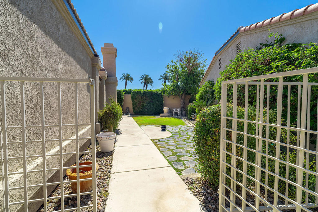 Laguna De La Paz - Residential