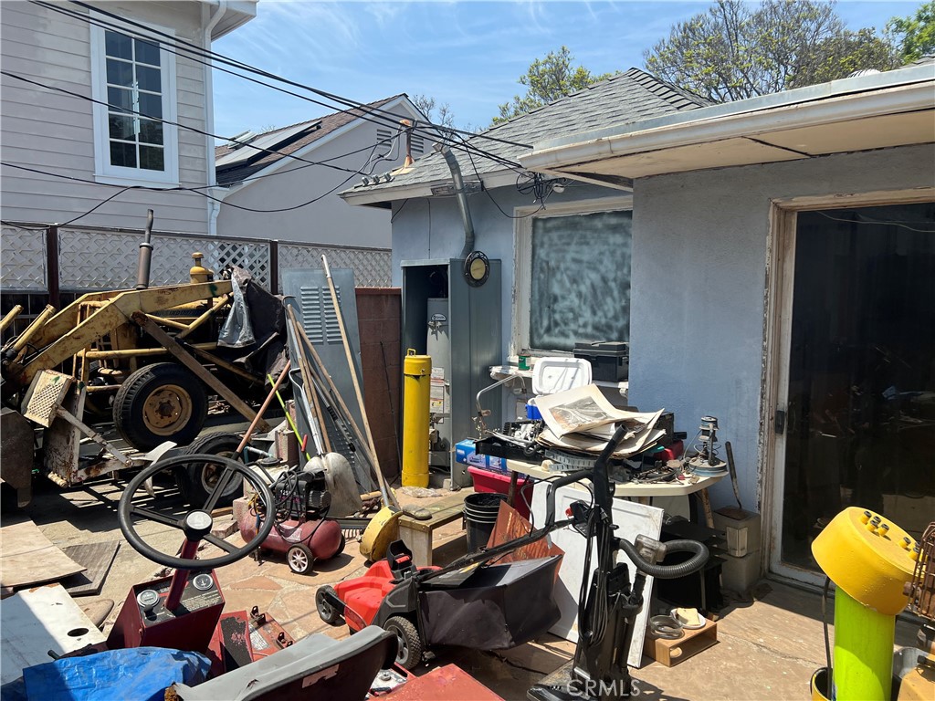 Properties 2 10766 Ayres Avenue