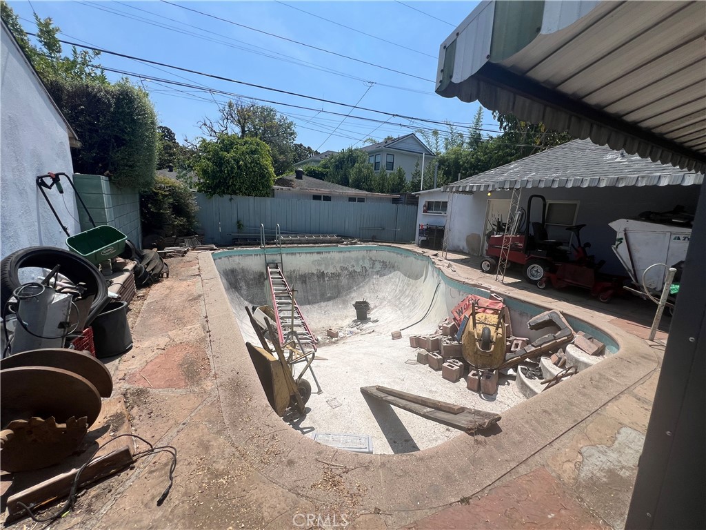 Properties 4 10766 Ayres Avenue