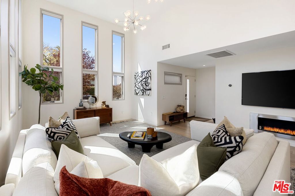 3910 Berryman Avenue, Los Angeles CA 90066
