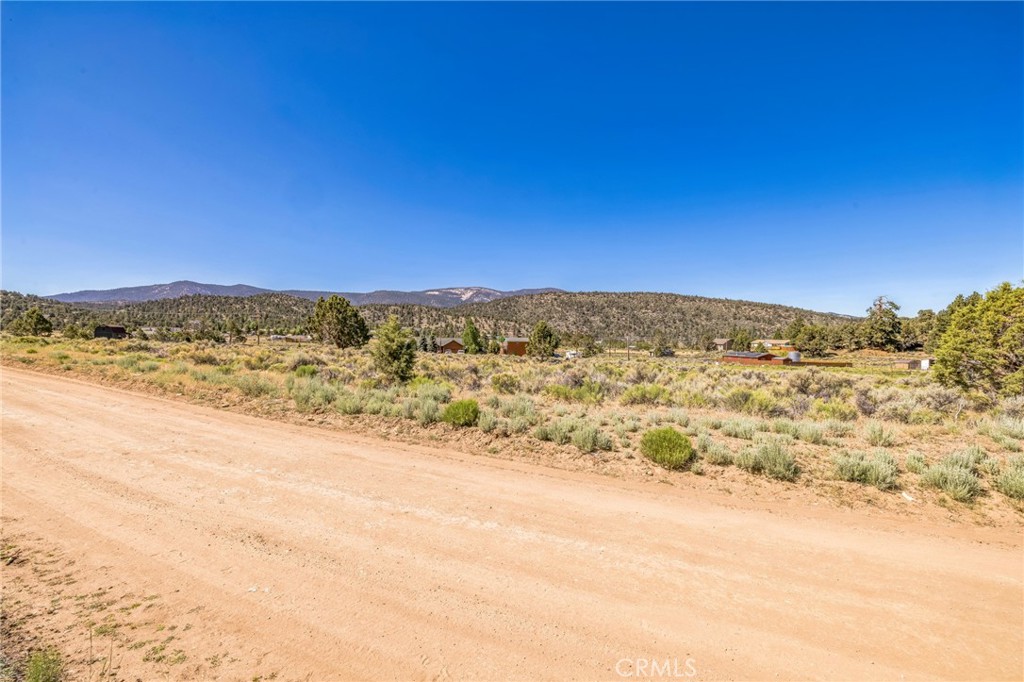 Almost 2 Acres of Flat,Usable Land near Baldwin Lake-Your Slice of of Country Paradise !
Escape the noise and discover wide-open freedom on this level neary 2-acre parcel surrounded by wonderful mountain air close to Baldwin Lake your seasonal lake and watch the ducks play complete with endless blue skies.
Tucked just minutes from Big Bear Lake, this rare finds blends peaceful rural living with convenient access to shopping, fine dining and lots outdoor recreation. Flat and usable land perfect for your dream home, getaway, horses or off grid-living
Open views-wake up to 360 degree views of stunning natural beauty.. Peaceful setting-ideal for stargazing, gardening, or simply breathing easy.
Easy access-just minutes to Big Bear Lake and Village but feels worlds away
Whether your looking to build,invest or just get awayfrom it al, thus is the place where possibilities stretch as far as the horizon
Come claim your peace of the open sky!