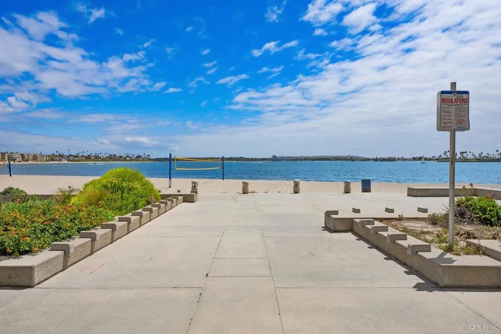 Pacific Beach (San Diego), California 92109, United States, 2 Bedrooms Bedrooms, ,1 BathroomBathrooms,Residential,Active,111659