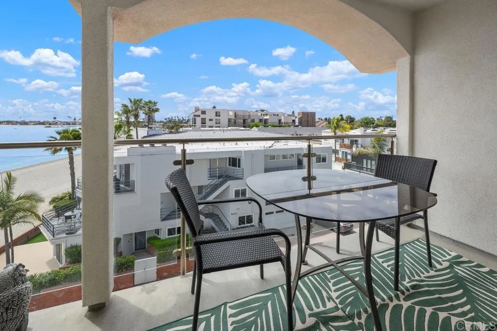 Pacific Beach (San Diego), California 92109, United States, 2 Bedrooms Bedrooms, ,1 BathroomBathrooms,Residential,Active,111659