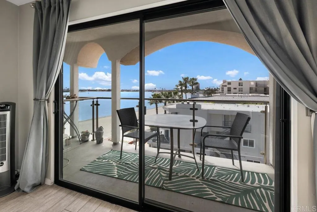 Pacific Beach (San Diego), California 92109, United States, 2 Bedrooms Bedrooms, ,1 BathroomBathrooms,Residential,Active,111659