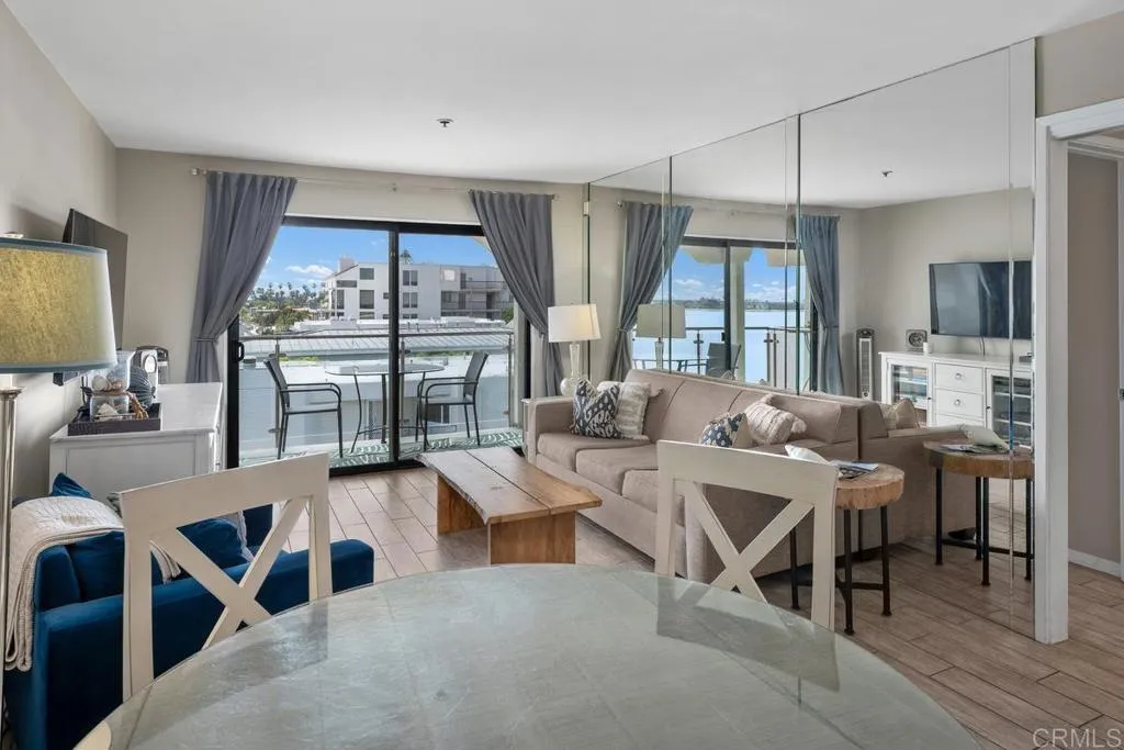 Pacific Beach (San Diego), California 92109, United States, 2 Bedrooms Bedrooms, ,1 BathroomBathrooms,Residential,Active,111659