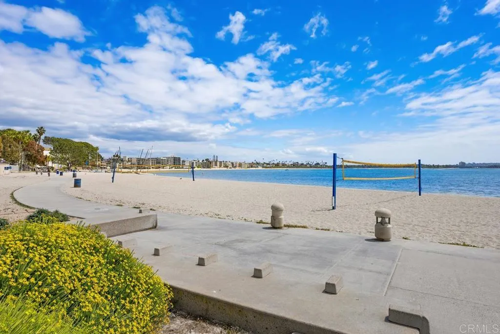 Pacific Beach (San Diego), California 92109, United States, 2 Bedrooms Bedrooms, ,1 BathroomBathrooms,Residential,Active,111659