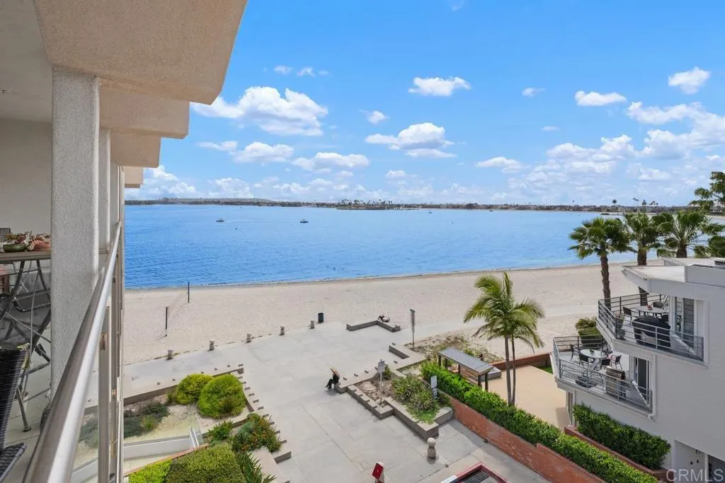 Pacific Beach (San Diego), California 92109, United States, 2 Bedrooms Bedrooms, ,1 BathroomBathrooms,Residential,Active,111659