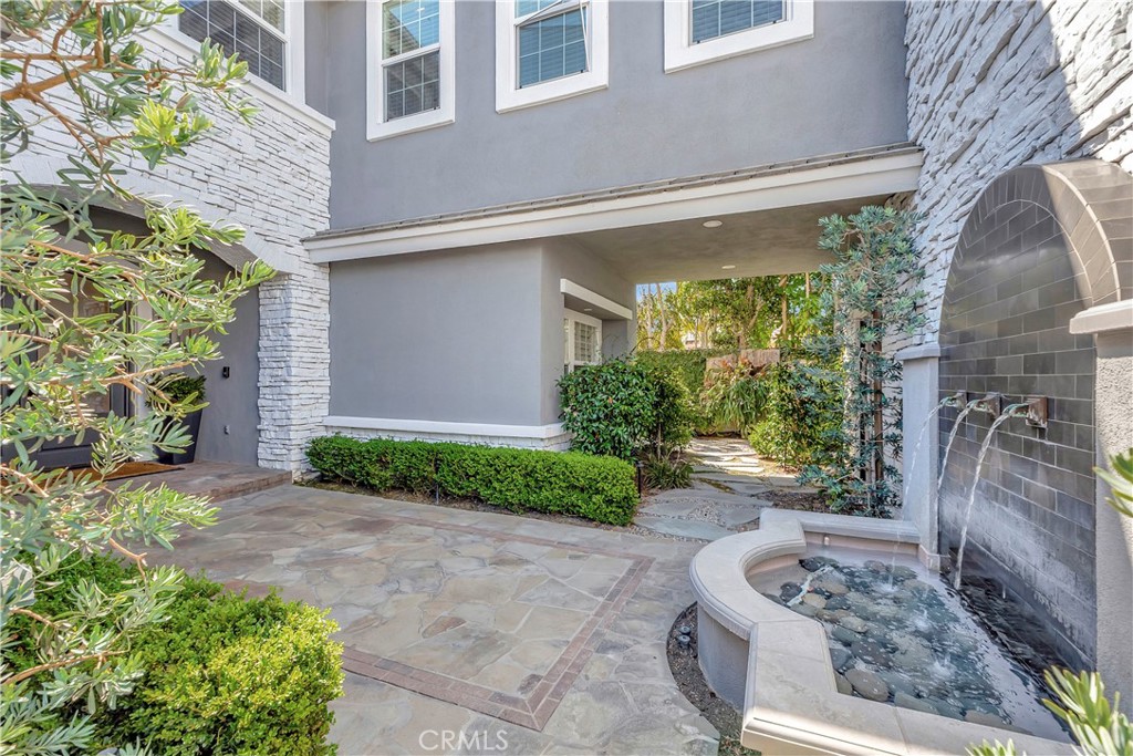 19635 Larchmont Circle