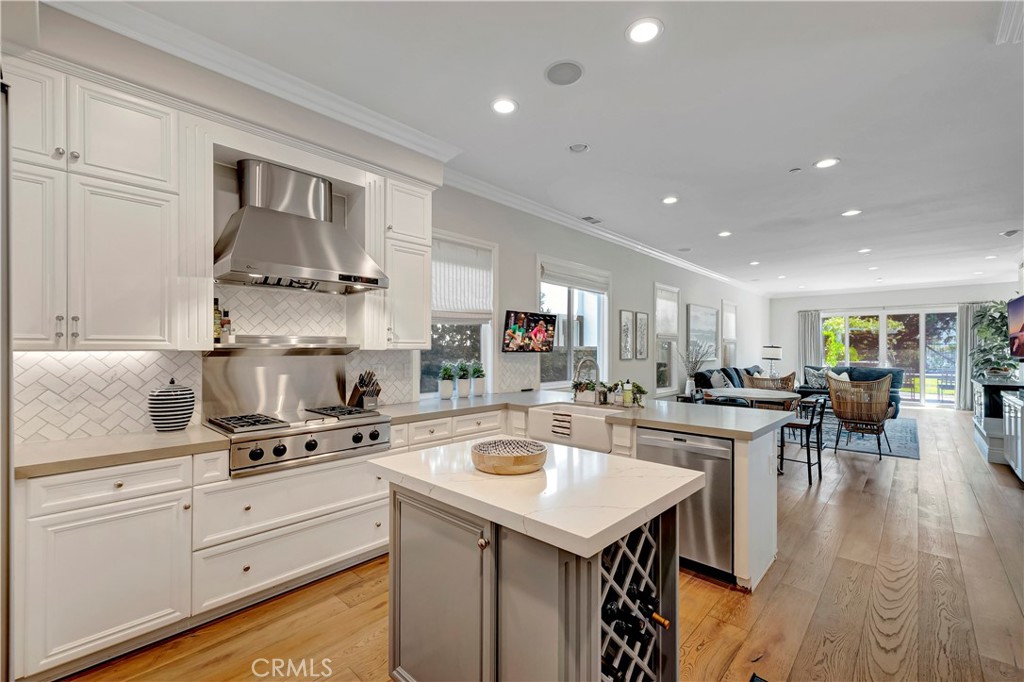 19635 Larchmont Circle