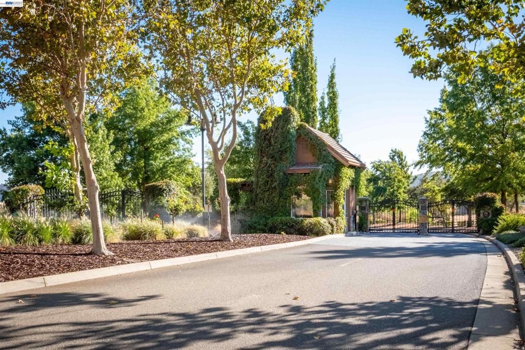 345 Hawkridge Road