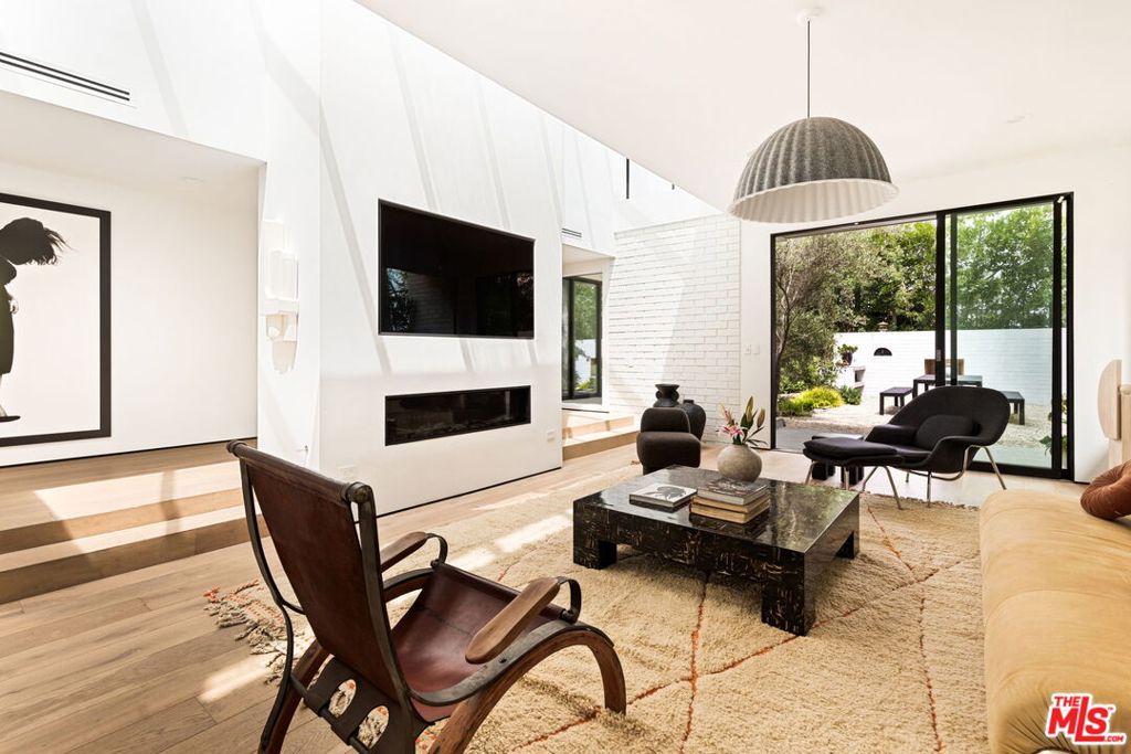 11210 Briarcliff Lane