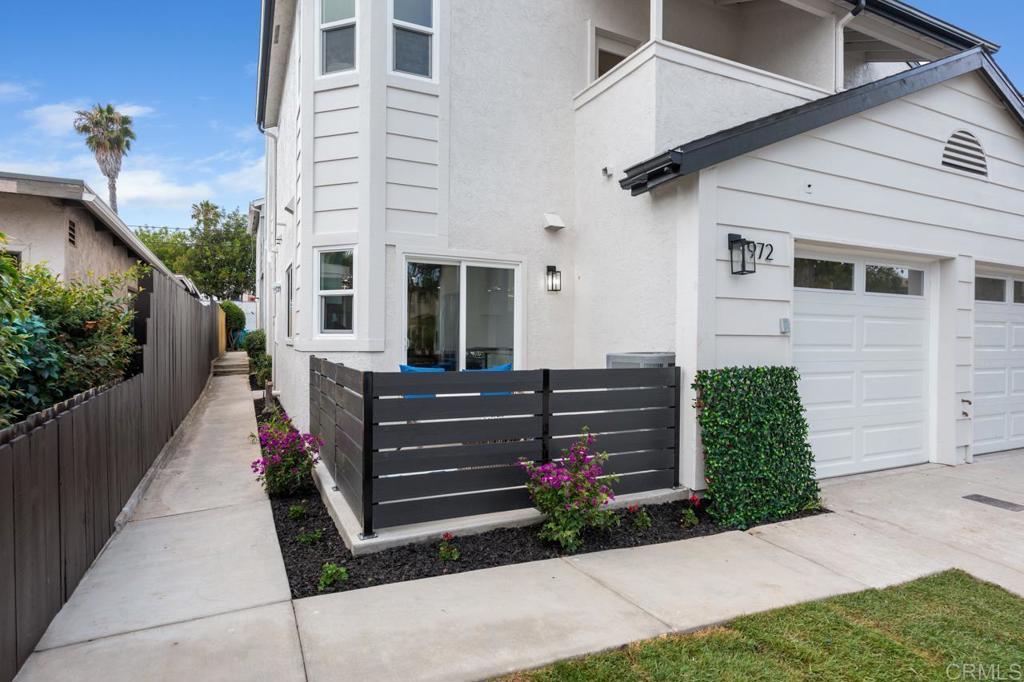 972 Sapphire Street