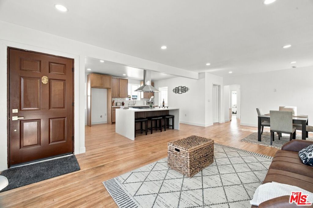 1418 W 93rd Street