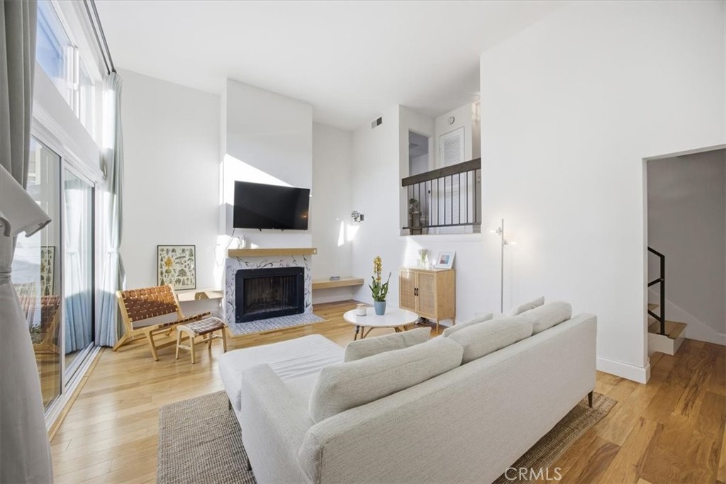 1911 Rockefeller Lane E