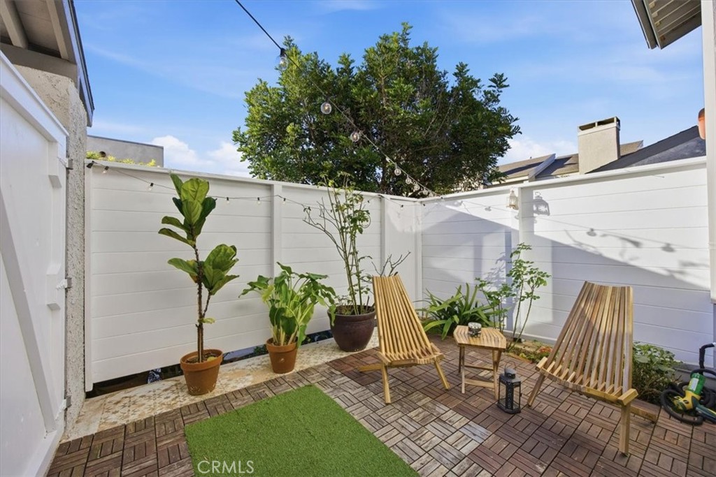 1911 Rockefeller Lane E