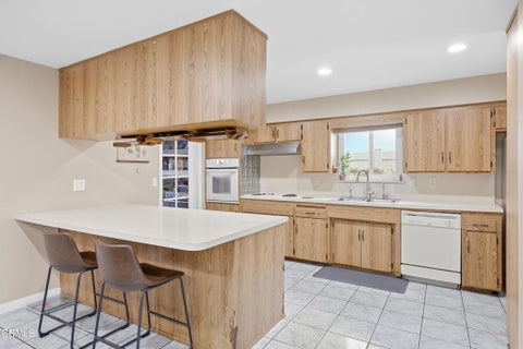 Tiny photo for 4400 Hamilton Avenue, Oxnard, CA 93033 (MLS # V1-38809)