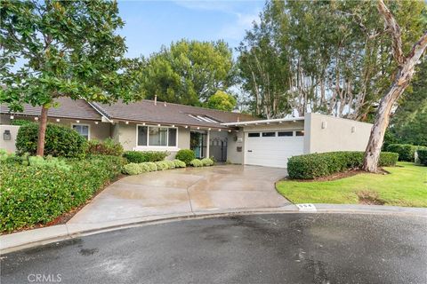 Photo of 554 Glorieta, Newport Beach, CA 92660 (MLS # NP26094185)