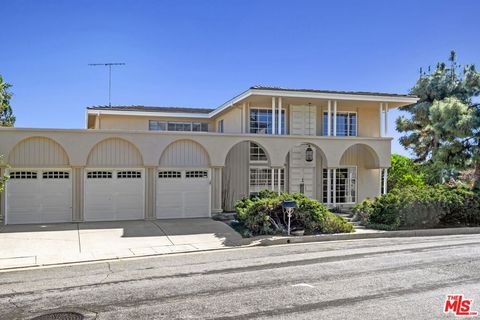 Tiny photo for 2695 Cordelia Road, Los Angeles, CA 90049 (MLS # 26655309)