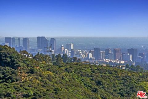 Tiny photo for 2695 Cordelia Road, Los Angeles, CA 90049 (MLS # 26655309)