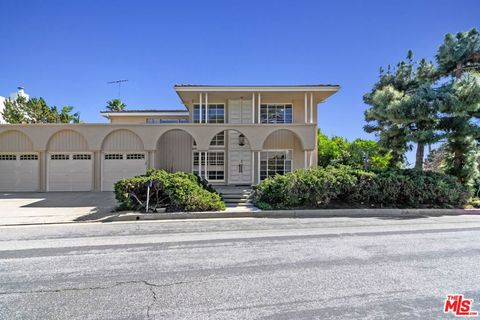 Tiny photo for 2695 Cordelia Road, Los Angeles, CA 90049 (MLS # 26655309)