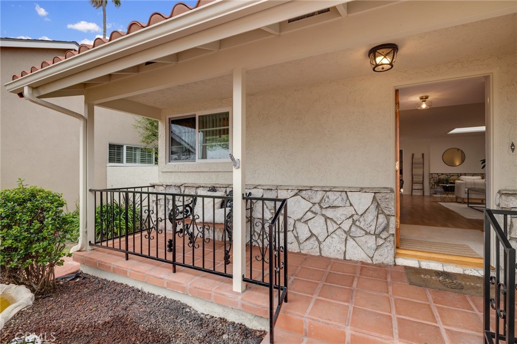 4202 Calle Mayor