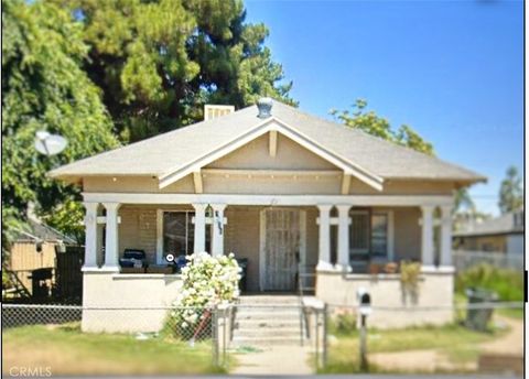 Photo of 1900 Orange St, Bakersfield, CA 93304 (MLS # SW25275878)