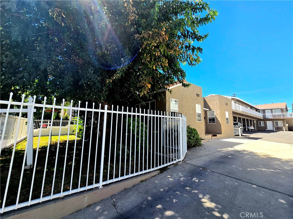 An exceptional investment opportunity in the heart of Burbank! This well-maintained 8-unit property offers a versatile mix of apartments, including one spacious 2-bedroom unit, several 1-bedrooms, and cozy studios. Each residence comes with its own designated parking space—an invaluable perk for tenants in this highly desirable neighborhood.
Situated just minutes from Downtown Burbank’s vibrant shopping, dining, and entertainment, as well as major studios, this property attracts consistent rental demand. With its convenient location, on-site parking, and variety of unit sizes, the building is ideal for a strong, long-term income stream.
Whether you’re a seasoned investor or looking to expand your portfolio in one of Los Angeles County’s most sought-after rental markets, this Burbank gem is not to be missed.