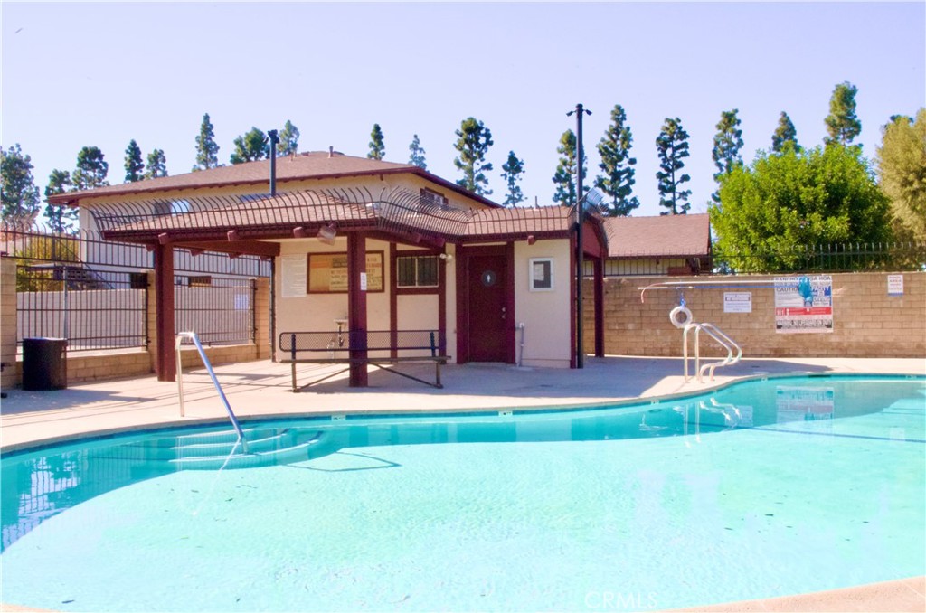 1126 W Calle De La Luna # 4