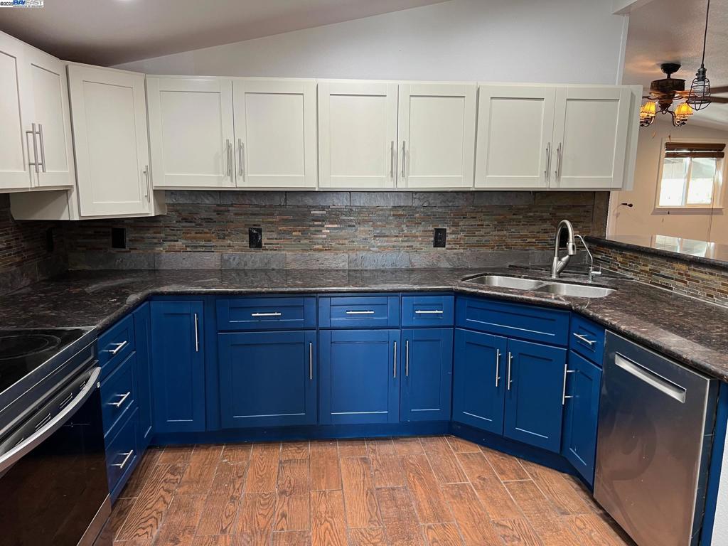 DELTAWAONT - Residential Lease