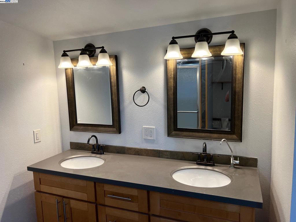 DELTAWAONT - Residential Lease