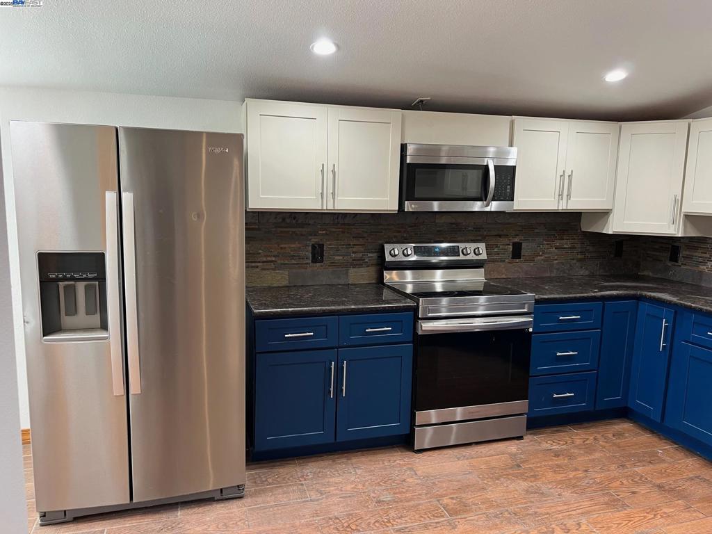 DELTAWAONT - Residential Lease