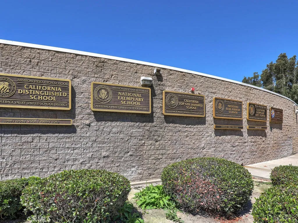 Mission Viejo, California 92691, United States, 3 Bedrooms Bedrooms, ,3 BathroomsBathrooms,Residential,Pending,201354