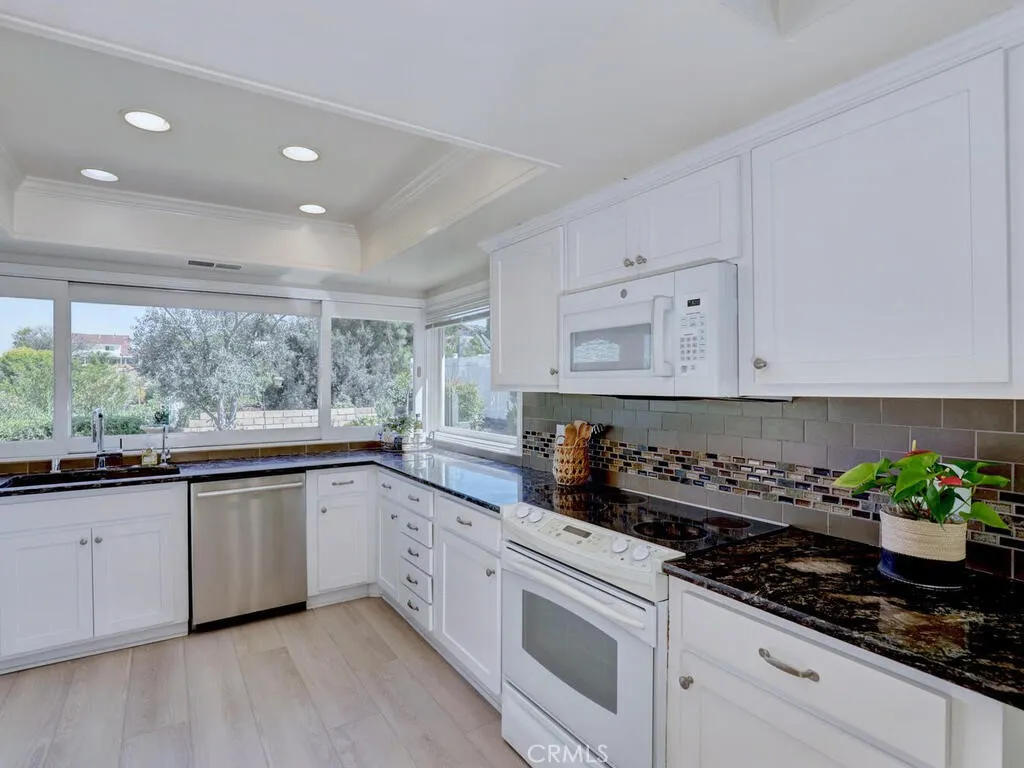 Mission Viejo, California 92691, United States, 3 Bedrooms Bedrooms, ,3 BathroomsBathrooms,Residential,Pending,201354