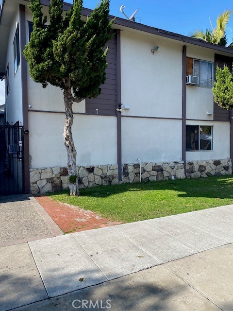 ? Fully Renovated
Modern and move-in ready! This spacious, newly renovated 1-bedroom apartment comes with its own garage parking.
? Brand-new kitchen & cabinets
? Updated bathroom & vanity
? Laminate flooring throughout
? Recessed lighting
? Bright, open layout with natural light
? Laundry available in common area
Close to shopping, dining, schools & freeways. Perfect for anyone looking for a stylish and convenient place to call home!