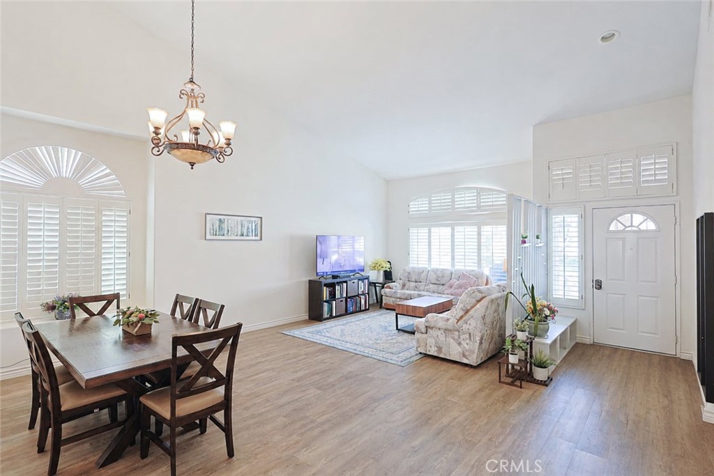 1582 Woodlands