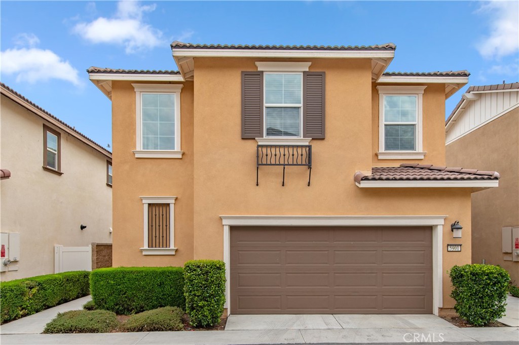 A beautifully maintained 3-bedroom, 2.5-bathroom home nestled in the heart of Eastvale. This two-story residence features an open-concept layout with a spacious living room and a modern kitchen equipped with granite countertops, stainless steel appliances, and ample cabinetry—perfect for everyday living and entertaining. All three bedrooms are located upstairs, including a spacious primary suite with a walk-in closet, dual sinks, soaking tub, and separate shower.
Additional highlights include a versatile upstairs loft, convenient upstairs laundry room, and a 2-car attached garage. The home is located in a quiet, well-kept community with resort-style amenities such as a pool, spa, clubhouse, and playground. Close to top-rated schools, shopping centers, parks, and easy access to the 15, 60, and 71 freeways.
Home comes equipped with solar panels—tenant pays approximately $80/month for solar in addition to rent. Pets are welcome upon landlord approval; pet rent ranges from $100–$200/month depending on size and type.
Move-in ready—don’t miss this opportunity!