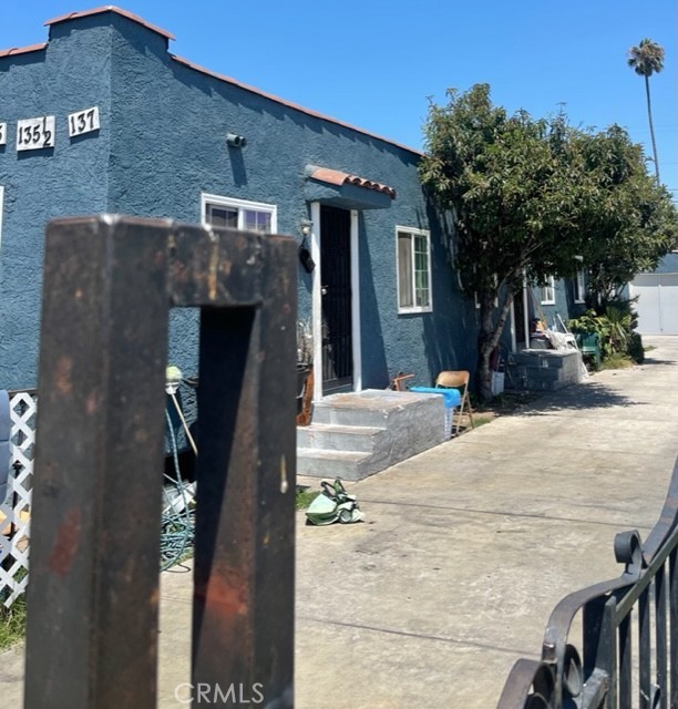 BIG OPPORTUNITY 3 UNITS WITH 1 BED AND I BATH. ALL UNITS ARE IN GOOD CONDITION IN A GOOD AREA WITH A LONG DRIVEWAY ALSO IT IS GATED FOR PRIVACY AND all UNITS WILL BE DELIVERED WITH TENANTS. TENANTS PAY GAS AND ELECTRICITY AND SELLER PAYS WATER.