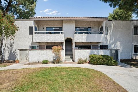 Photo of 25019 Peachland Avenue #236, Newhall, CA 91321 (MLS # SR26100946)