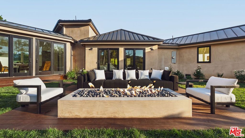 Photo of 13146 Rivers Road, Los Angeles, CA 90049 (MLS # 26668389)