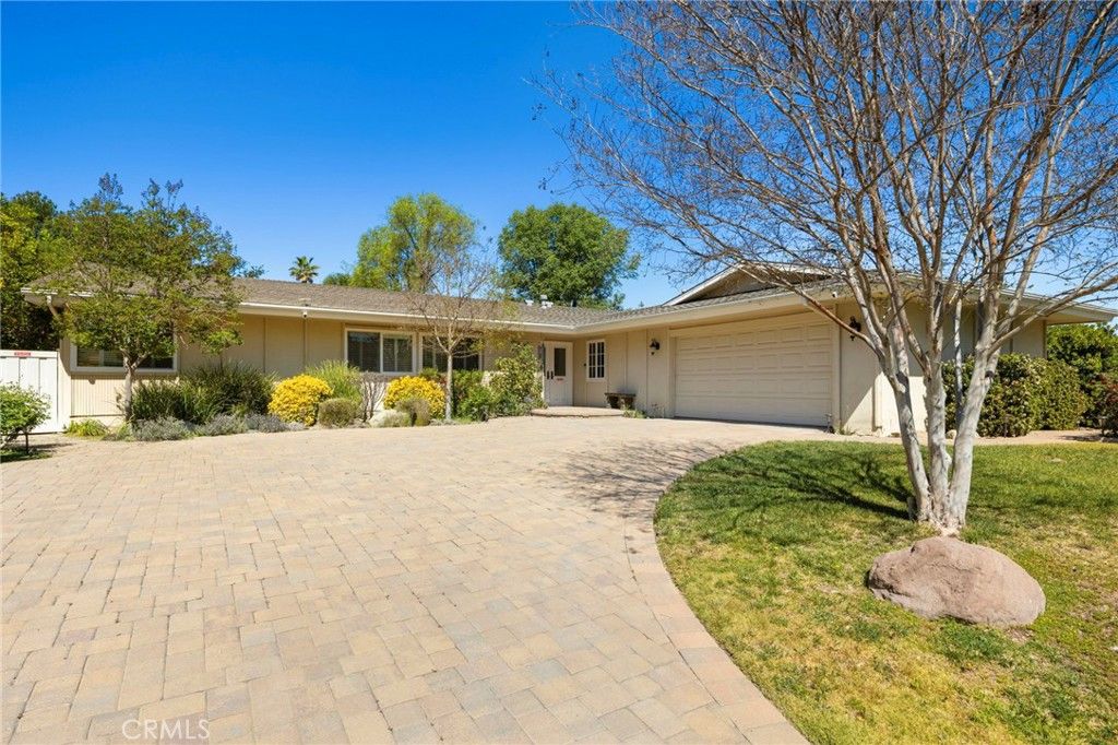 Photo of 5835 Fairhaven Ave, Woodland Hills, CA 91367 (MLS # SR26069140)