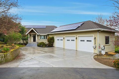 Photo of 24785 24785 Fairview Ave Ave, Hayward, CA 94542 (MLS # 41123898)