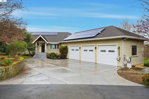 Photo of 24785 24785 Fairview Ave Ave, Hayward, CA 94542 (MLS # 41123898)