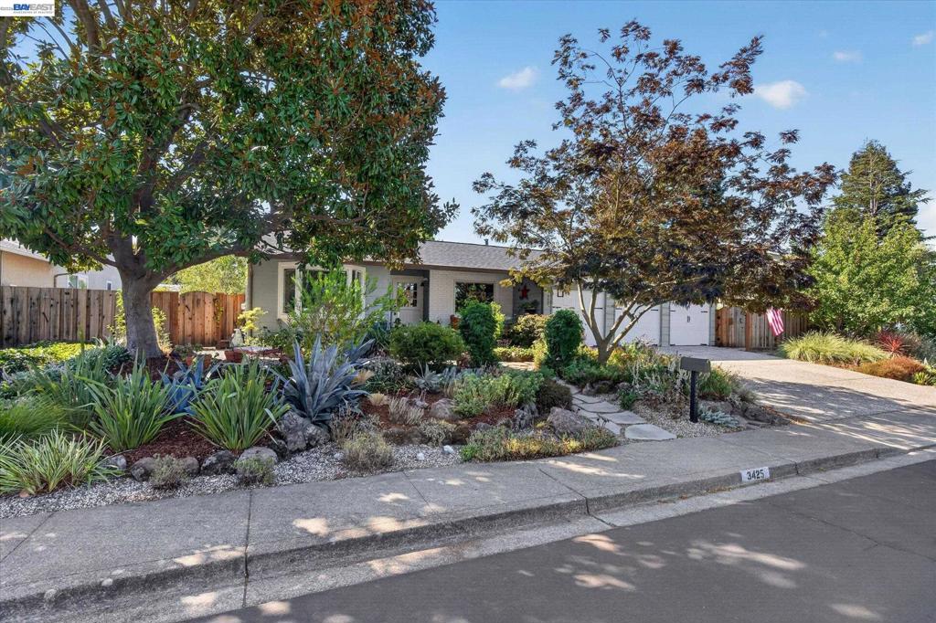 3425 Canfield Dr