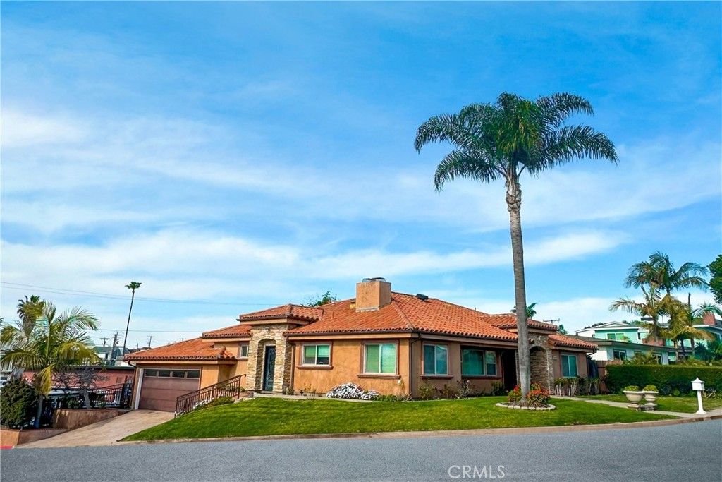 Photo of 401 Holmwood Drive, Newport Beach, CA 92663 (MLS # OC26093542)