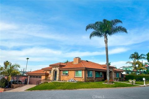 Photo of 401 Holmwood Drive, Newport Beach, CA 92663 (MLS # OC26093542)