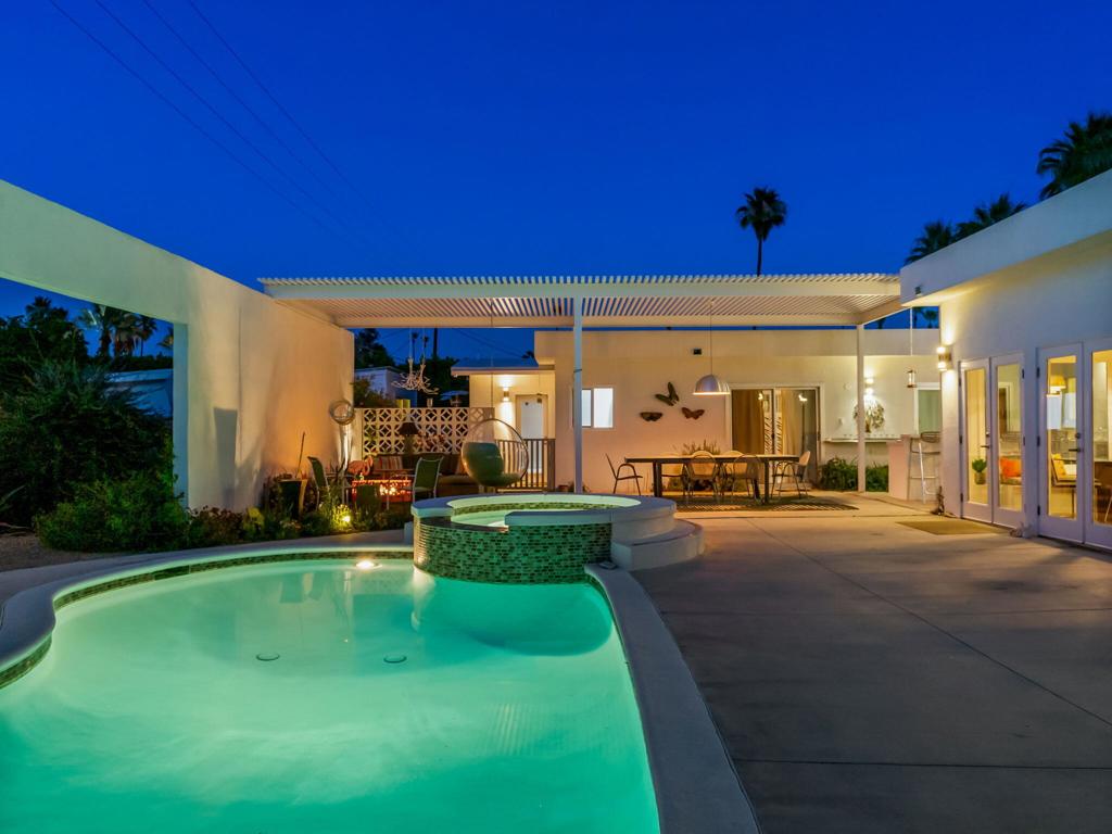 958 E Mesquite Avenue