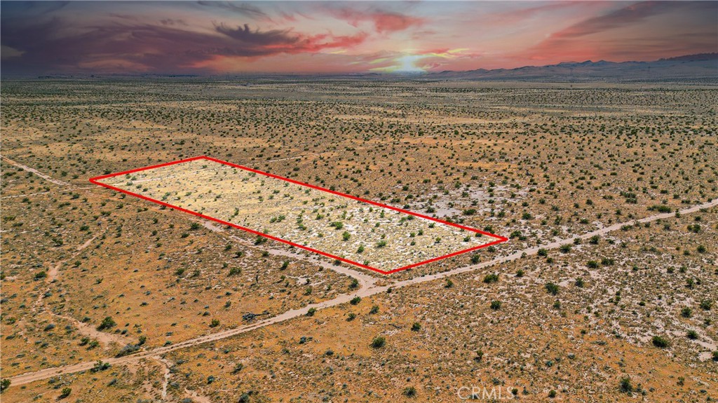 Calling all developers, builders, and investors.This property is like a blank canvas just waiting for you artistic touch! Rural living zone (RL-5) subdivide, build and create your own paradise with homes ,crops, and animals. Enjoy the peace and quiet away for from town.