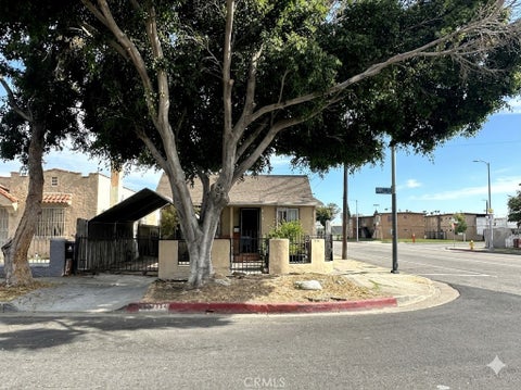 Photo of 1354 W 84th Street, Other, CA 90044 (MLS # CV26115802)