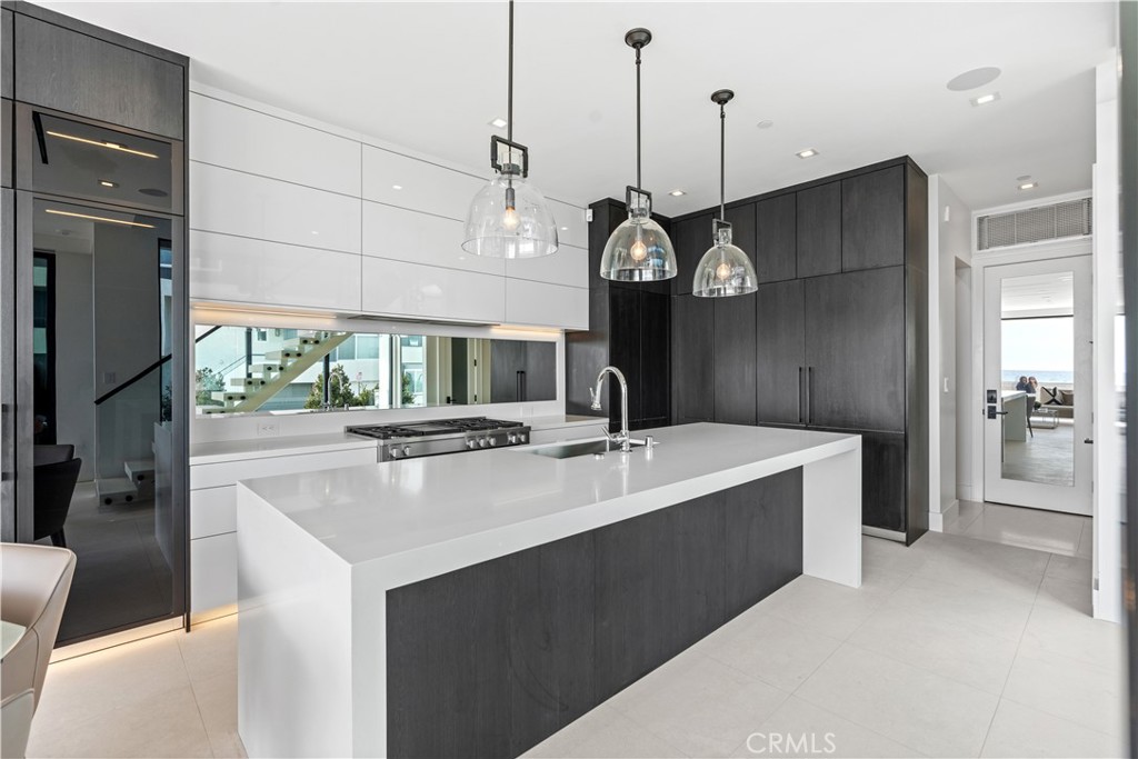 2000 W Oceanfront