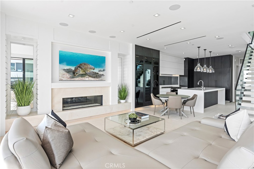 2000 W Oceanfront